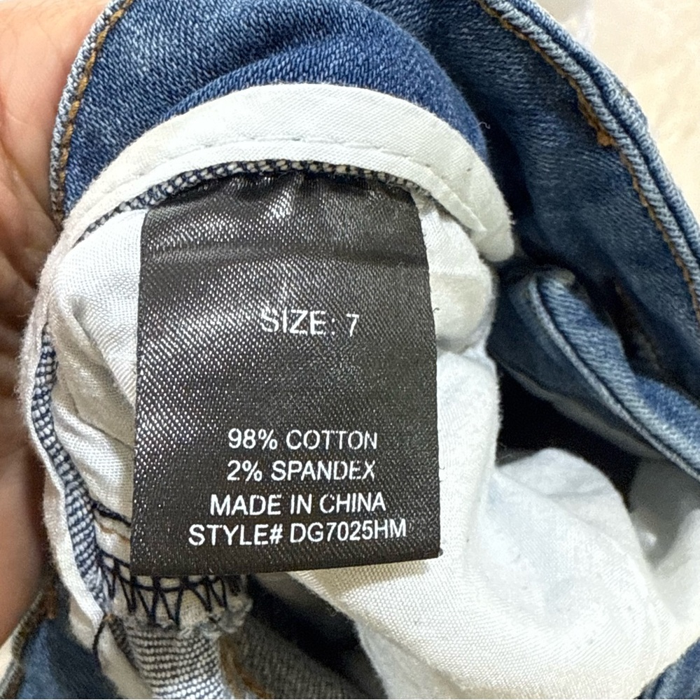 Fashion Nova Distressed Straight-Leg Jeans – Size 7 – Excellent Condition - Picture 14 of 15